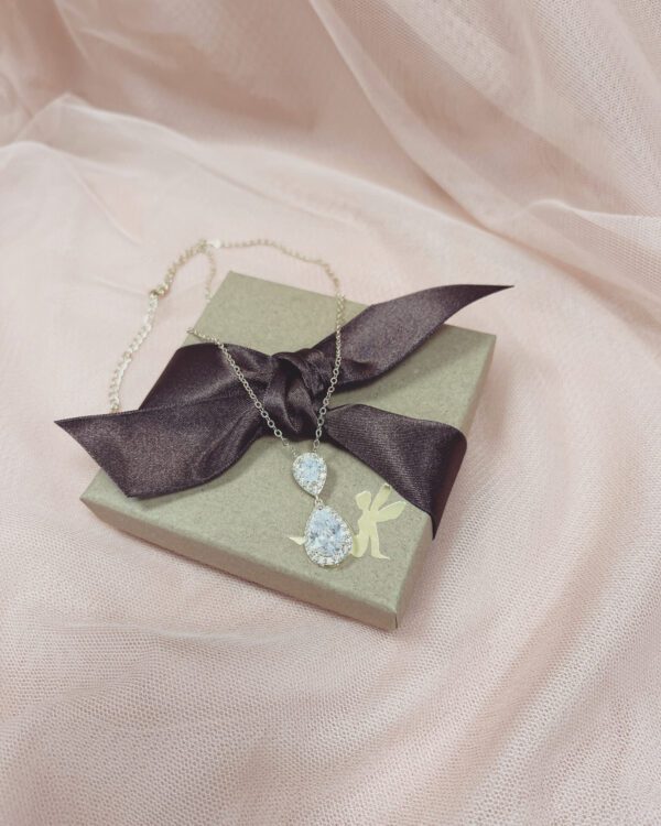 9. Such a Classic Gold – necklace