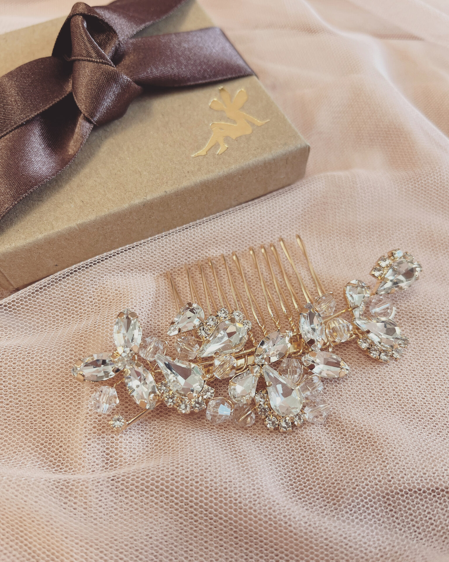 Lucinda – Gold (1)